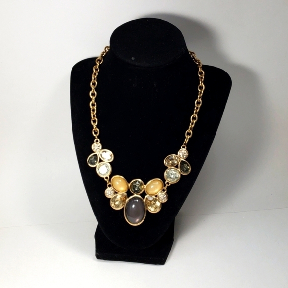 18 Inches Old Gold-tone Statement Necklace with Shiny Stone and Crystals - Picture 3 of 8